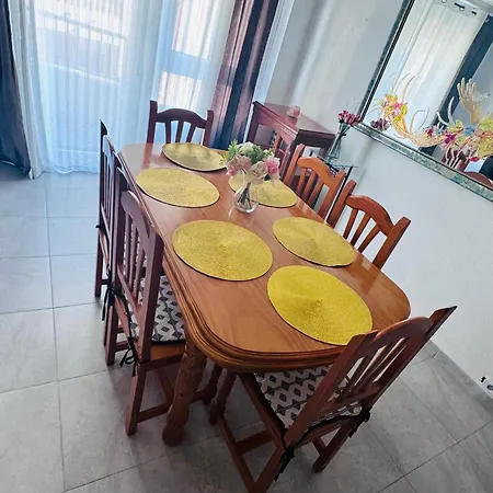 Spacious 100m From The And Promenade تورّيفيِخا
